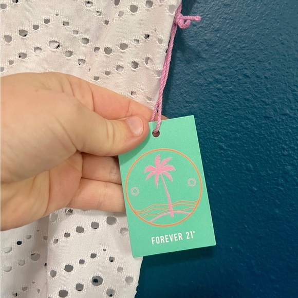 Forever21 NWT Scalloped Trim White Short Sleeve Top - Small - Picture 6 of 8